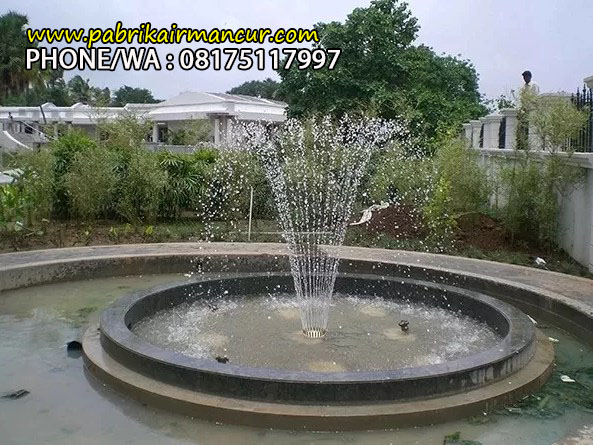 Tampilan Nozzle Crown Fountain saat digunakan di kolam